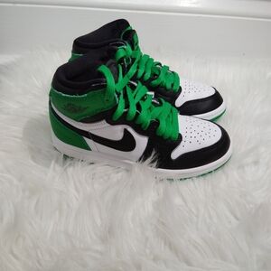Nike Kids Black, Green, and White Sneakers